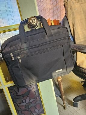 Samsonite Black Laptop Briefcase with Front Zip Pockets